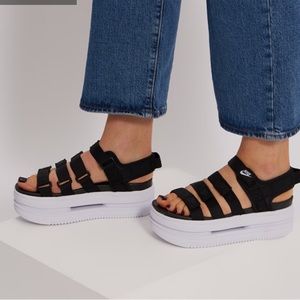 NIKE ICON CLASSIC SANDAL
Style #: DH0224-001